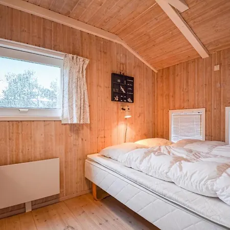 Ferienhaus Amazing In W/ Wifi And 4 Bedrooms